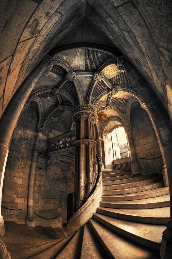 7. Изысканная архитектура замка Блуа, Франция