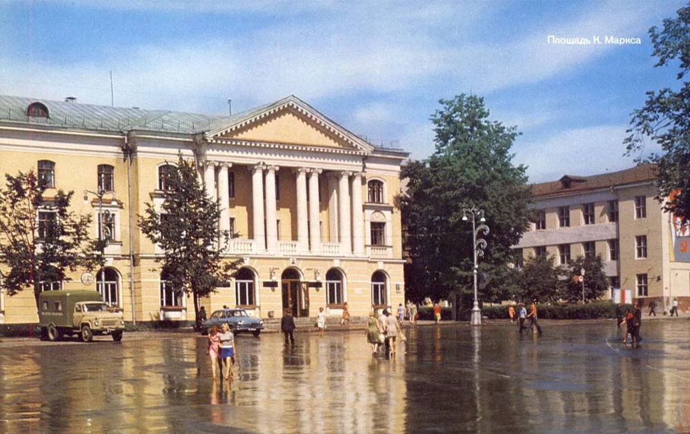 Брянск, площадь Карла Маркса, гостиница "Чернигов", 1980-е годы.