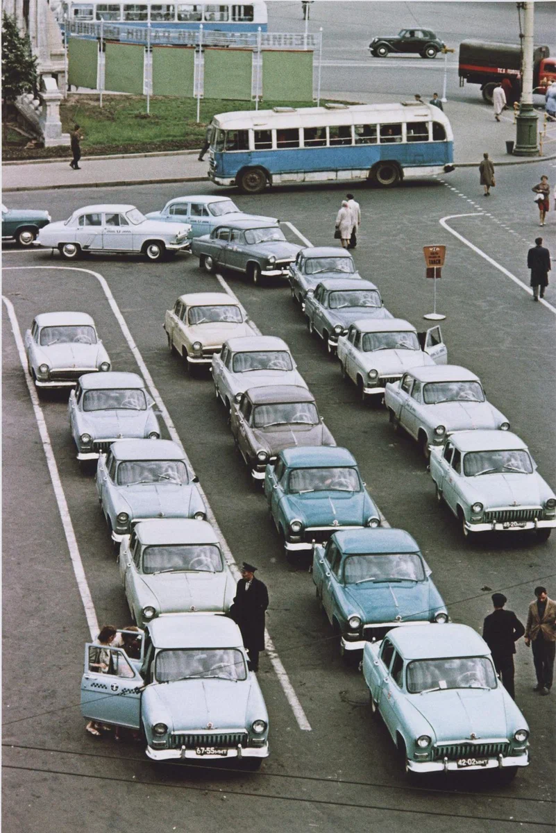 Москва, стоянка такси, 1960-е годы.
