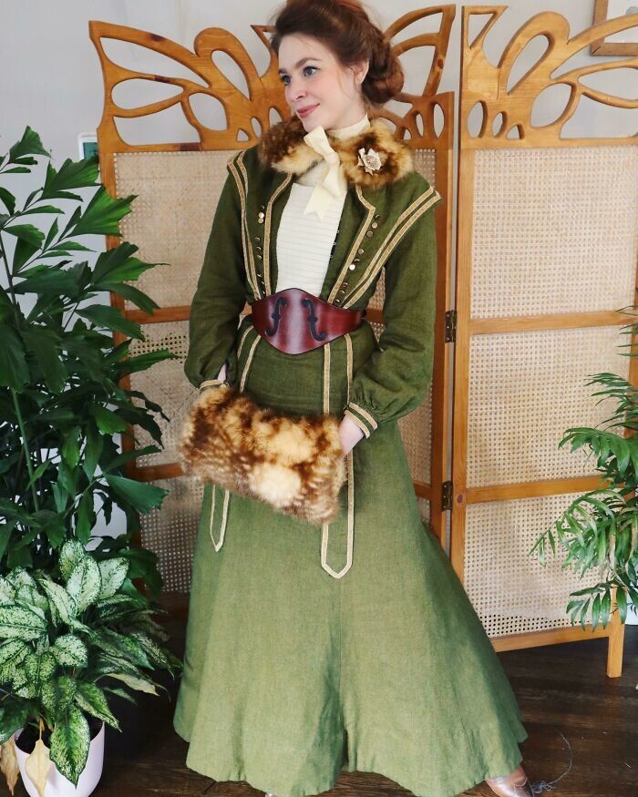 9. Девушка сшила себе наряд в эдвардианском стиле 1900-х годов
