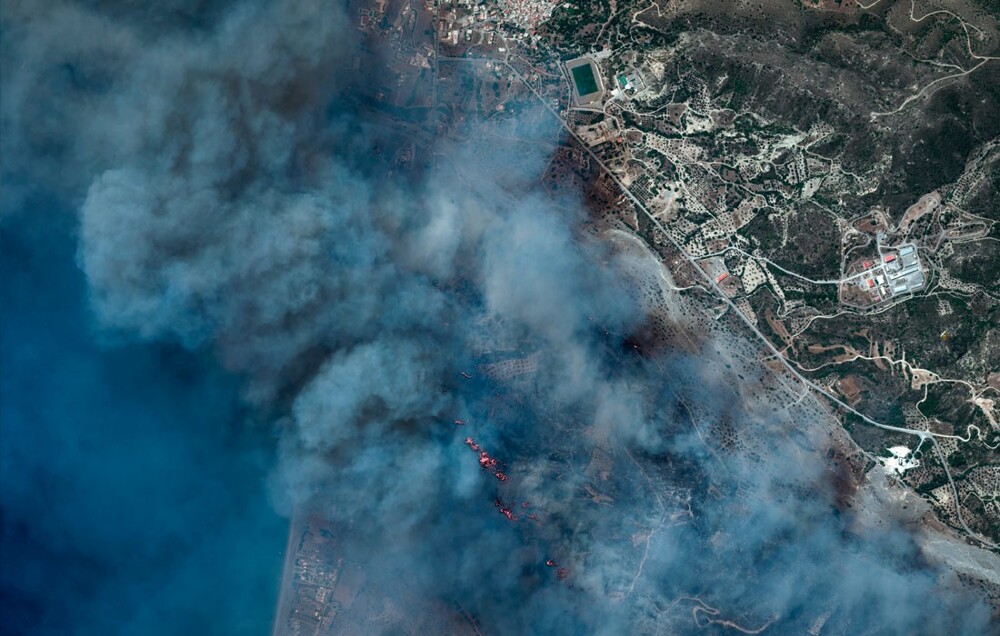 "Правительство скорее сожжет всю Грецию, чем попросит у России самолеты": жители - о лесных пожарах в стране
