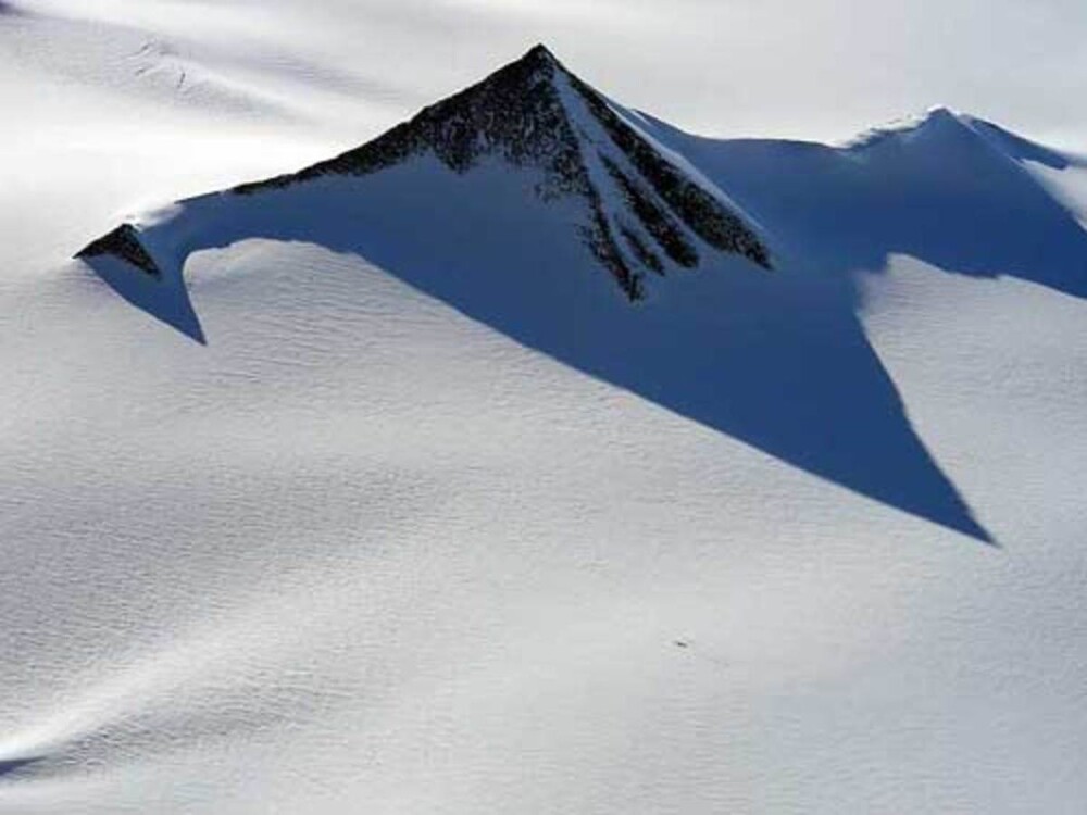 Эксперты разоблачили "пирамиду", которую якобы нашли в Антарктиде