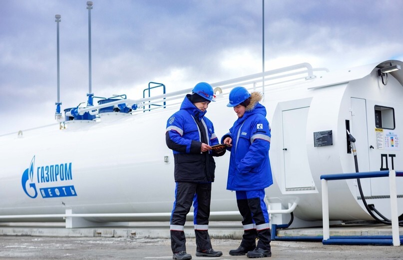 «Газпром нефть» потребовала от покупателей своего топлива раскрыть все компании, которым в дальнейшем оно перепродается, сообщает "Коммерсант".