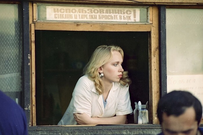 Продавщица уличного кафе, 1993 год.