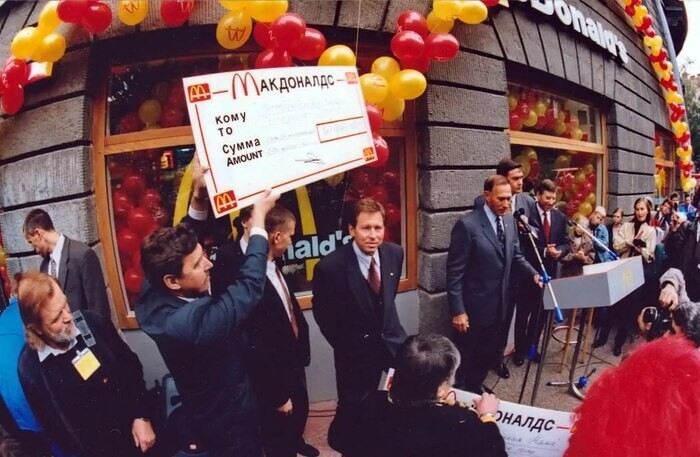Открытие первого ресторана «Макдональдс» в Санкт-Петербурге, 10 сентября 1996 года.