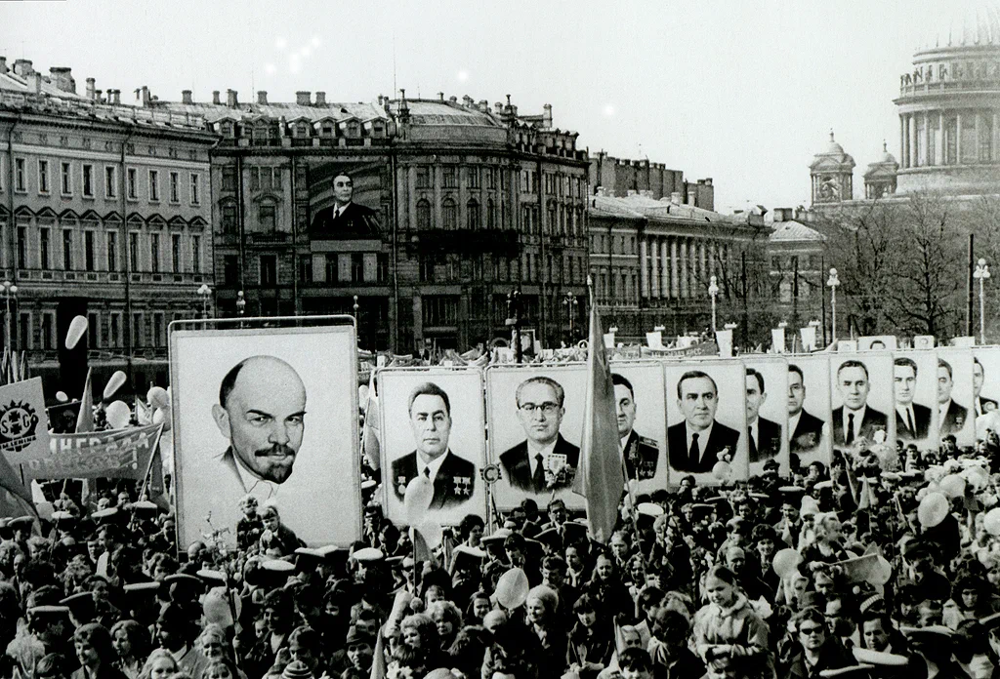 Первомайская демонстрация на Дворцовой площади.