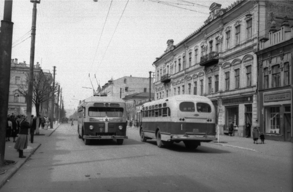 Саратов, МТБ-82Д и ЗИС-155 на проспекте Кирова, 1954 год.