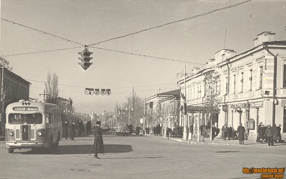 Новочеркасск, пересечение ул. Московской и Платовского проспекта, 1950-е - начало 1960-х годов.