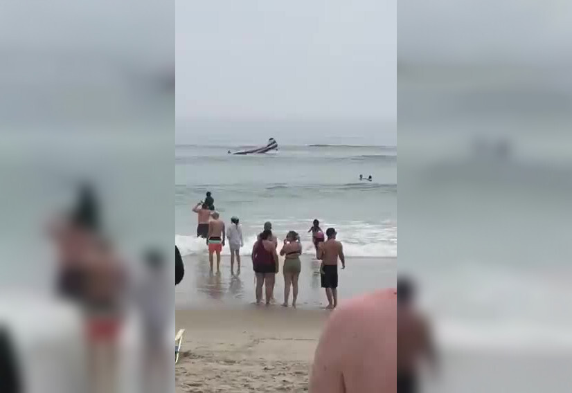 Самолет упал в нескольких метрах от оживленного пляжа в США