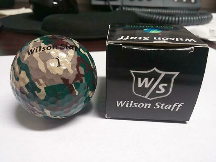 1. Камуфляжный мячик для гольфа. В случае, если вам сложно найти в траве белый — используйте этот!