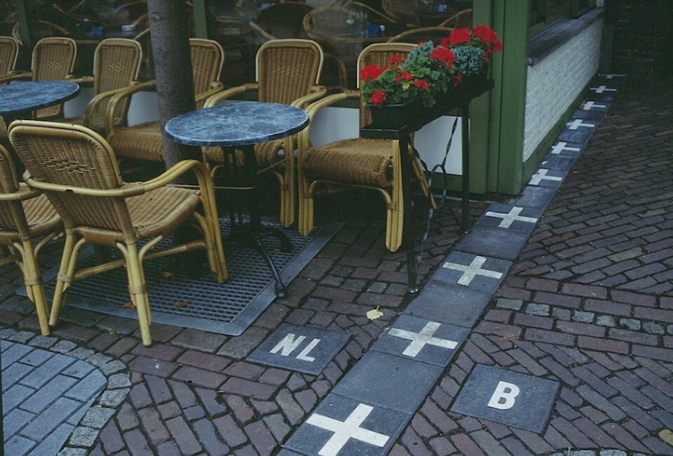 7. Так выглядит граница между Бельгией и Нидерландами