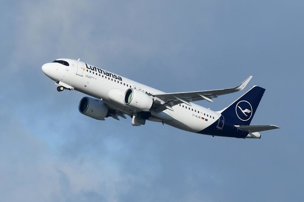 Отомстил: пилот Lufthansa после отказа в посадке нарисовал в небе забавное послание