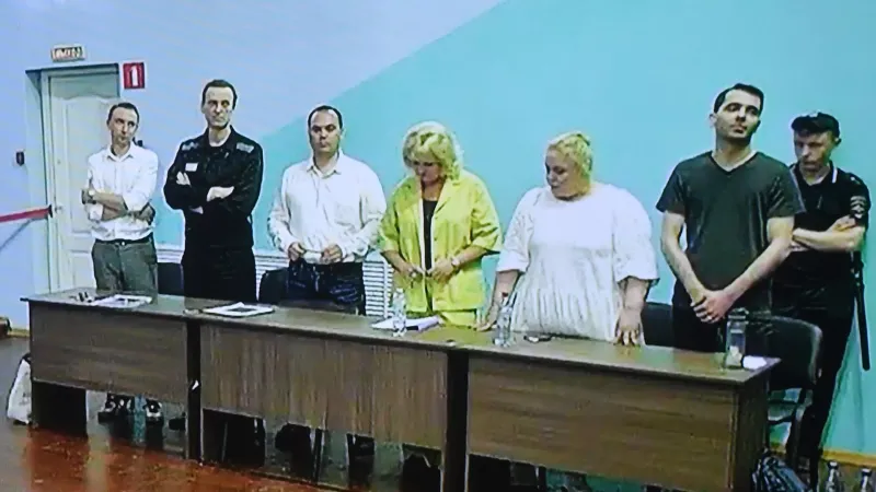 Суд приговорил Навального к 19 годам колонии особого режима