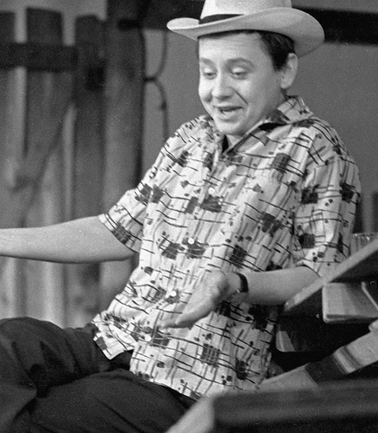 Олег Табаков в роли Василия в спектакле «В день свадьбы», 1966 год