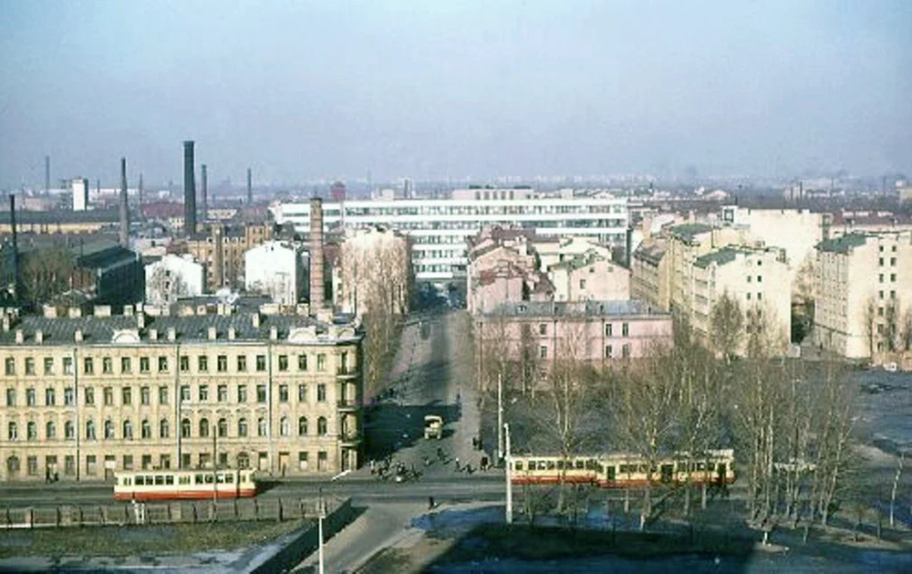 Уникальный снимок: вид из окон гостиницы "Ленинград" в сторону Выборгской стороны. 