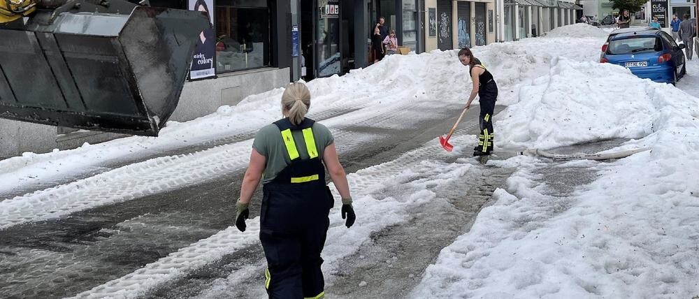 "Блиц-зима" в августе: в немецком городе выпало аномальное количество града