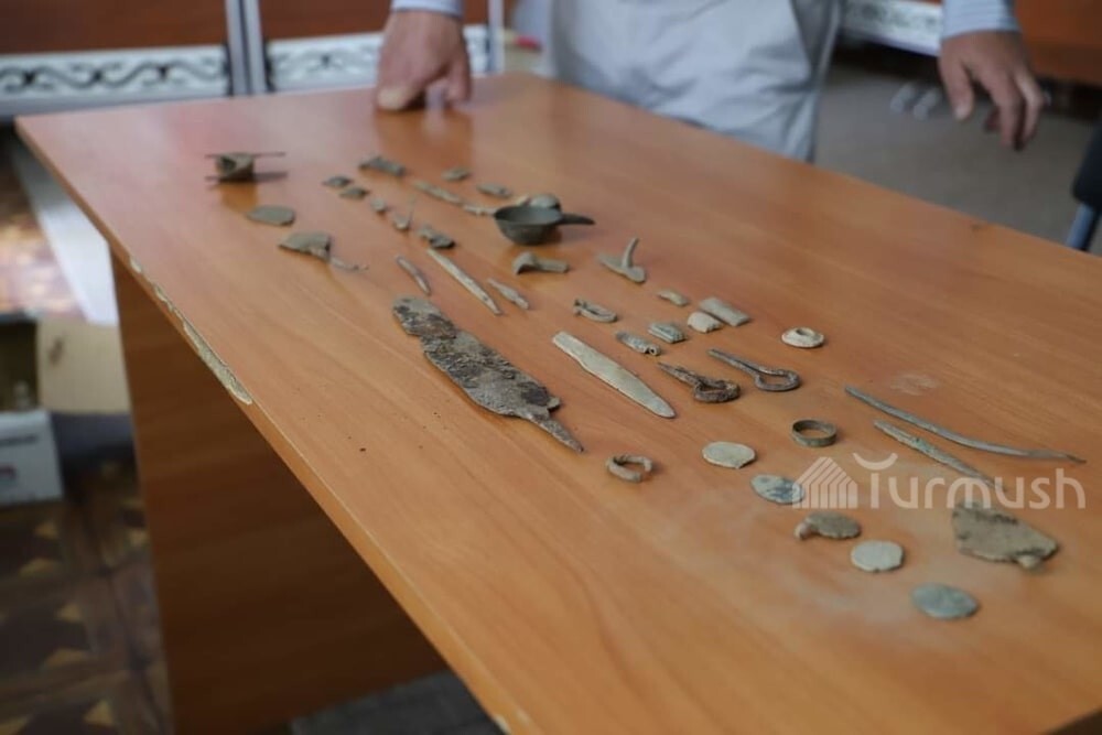 В Киргизии обнаружена древняя сабля