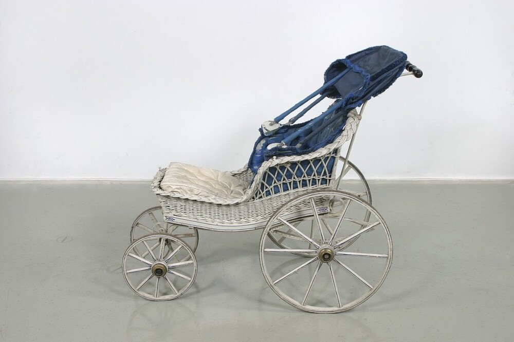 19 детских колясок из прошлого, которые поражают своим безумным дизайном, но не удобством