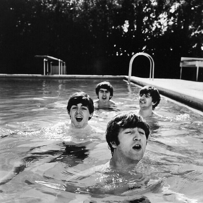15. The Beatles во время фотосессии для обложки журнала Life в Майами, 1964 год