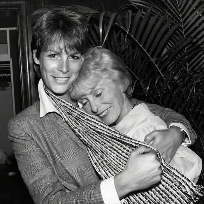 1. Актриса Джейми Ли Кертис и её мать Джанет Ли, 1983 год