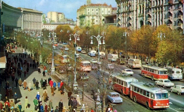 Киев,  Крещатик, троллейбусное многообразие, 1970-1980-е годы.