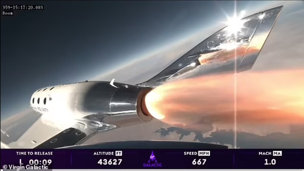 Virgin Galactic осуществила первый туристический рейс в космос