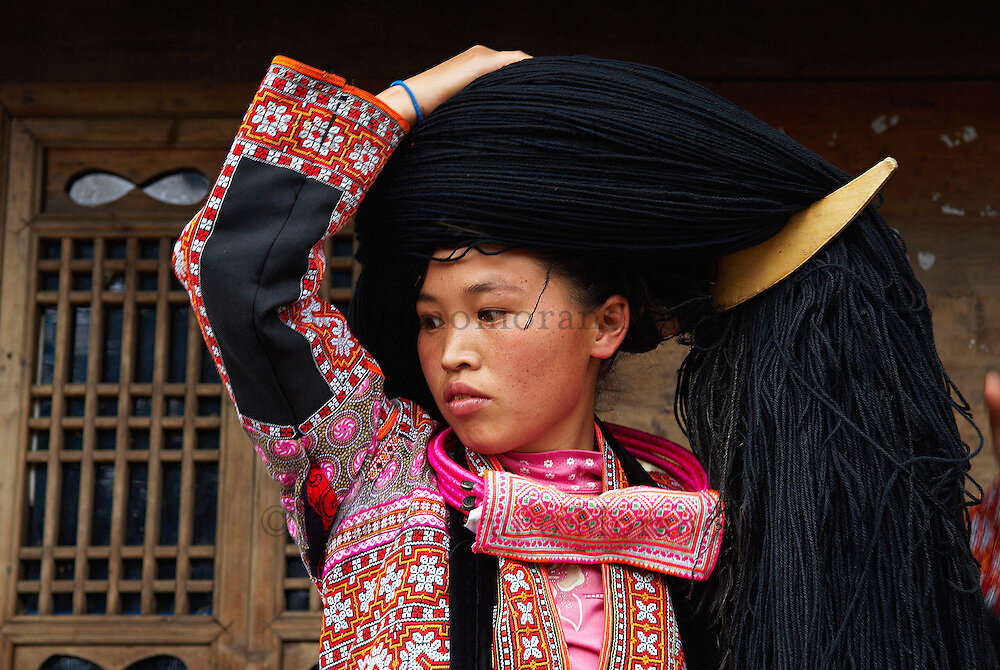 Китаянки носят парики из волос умерших предков. Зачем они это делают, и как это выглядит