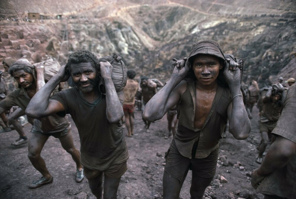 "Грязевые свиньи" — добытчики золота из Бразилии, которые вручную рыли карьер в погоне за благородным металлом