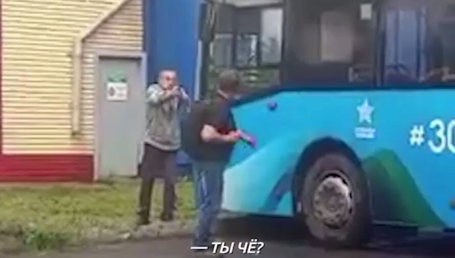 Водитель автобуса в Новокузнецке выстрелил в назойливого пассажира