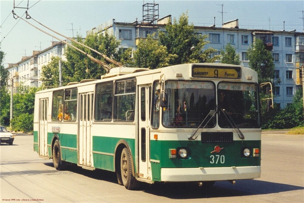 Калуга. Троллейбус 9-го маршрута (рынок - Байконур) на ул. Кубяка 1998 год.