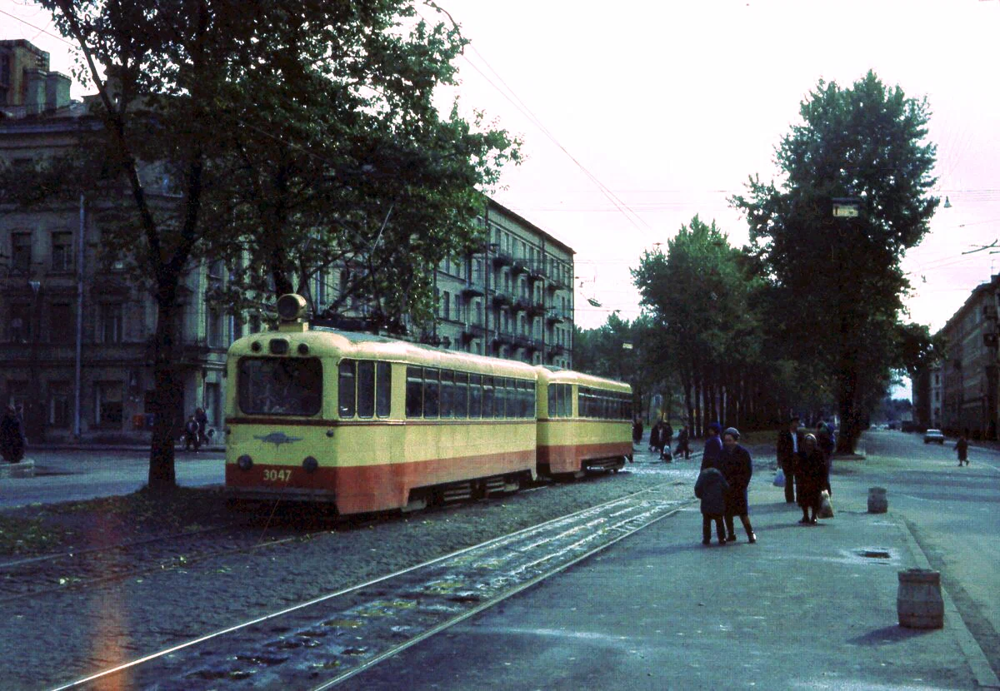 Трамвайное движение на углу Лиговского проспекта и Курской улицы.