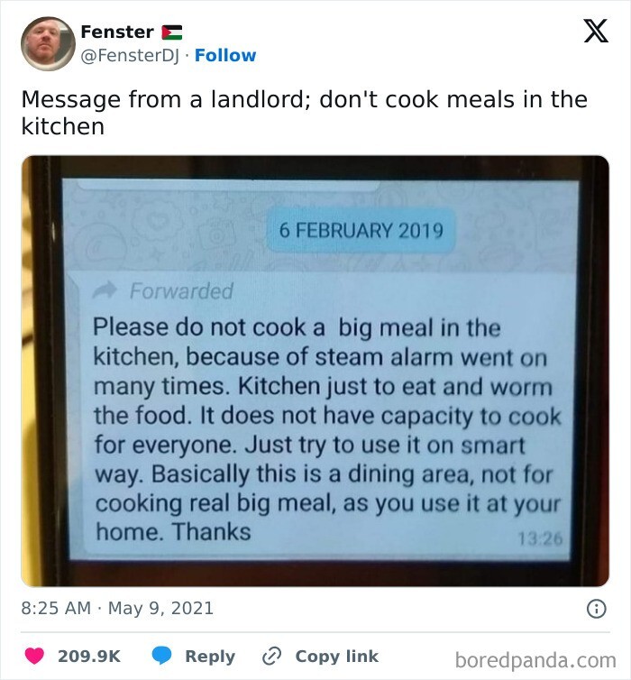 17. "Пожалуйста, не готовьте много еды на кухне, сработает пожарная сигнализация. Кухня предназначена для приема и разогрева пищи. Она не рассчитана на готовку. Используйте ее с умом. По сути, это обеденная зона, а не кухня, как в вашем доме. Спасибо