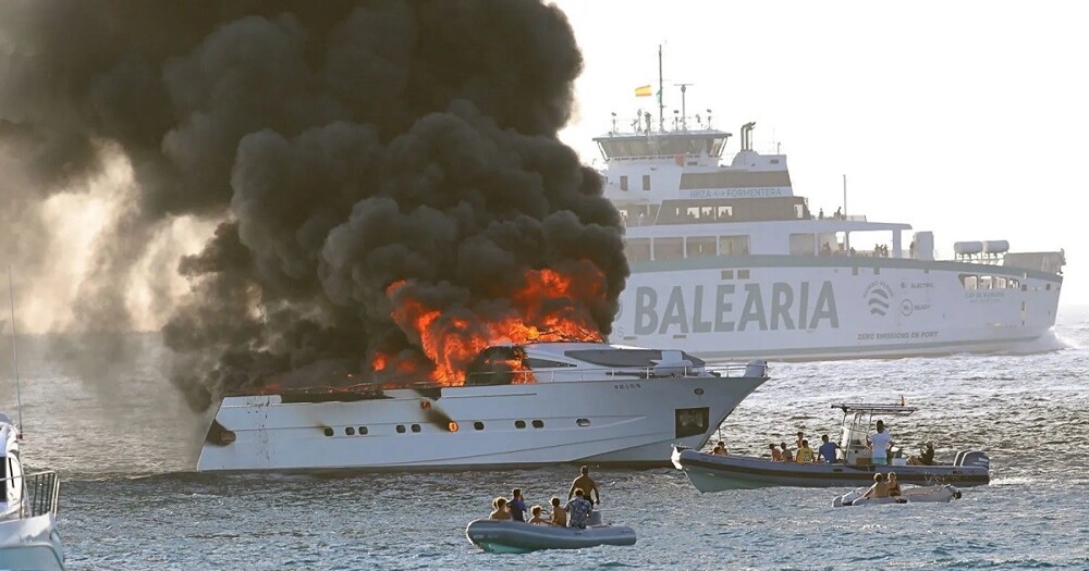 Яхта эксцентричного игрока в покер сгорела в Средиземном море