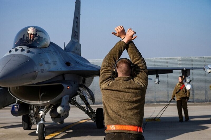 Не для контрнаступа: в Пентагоне сделали заявление по поставке Украине F-16