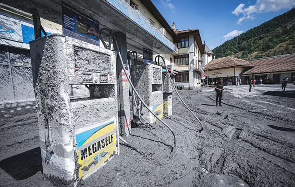Грязевое "цунами" обрушилось на итальянский альпийский город
