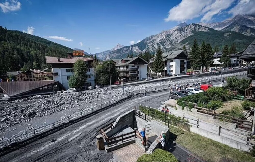 Грязевое "цунами" обрушилось на итальянский альпийский город