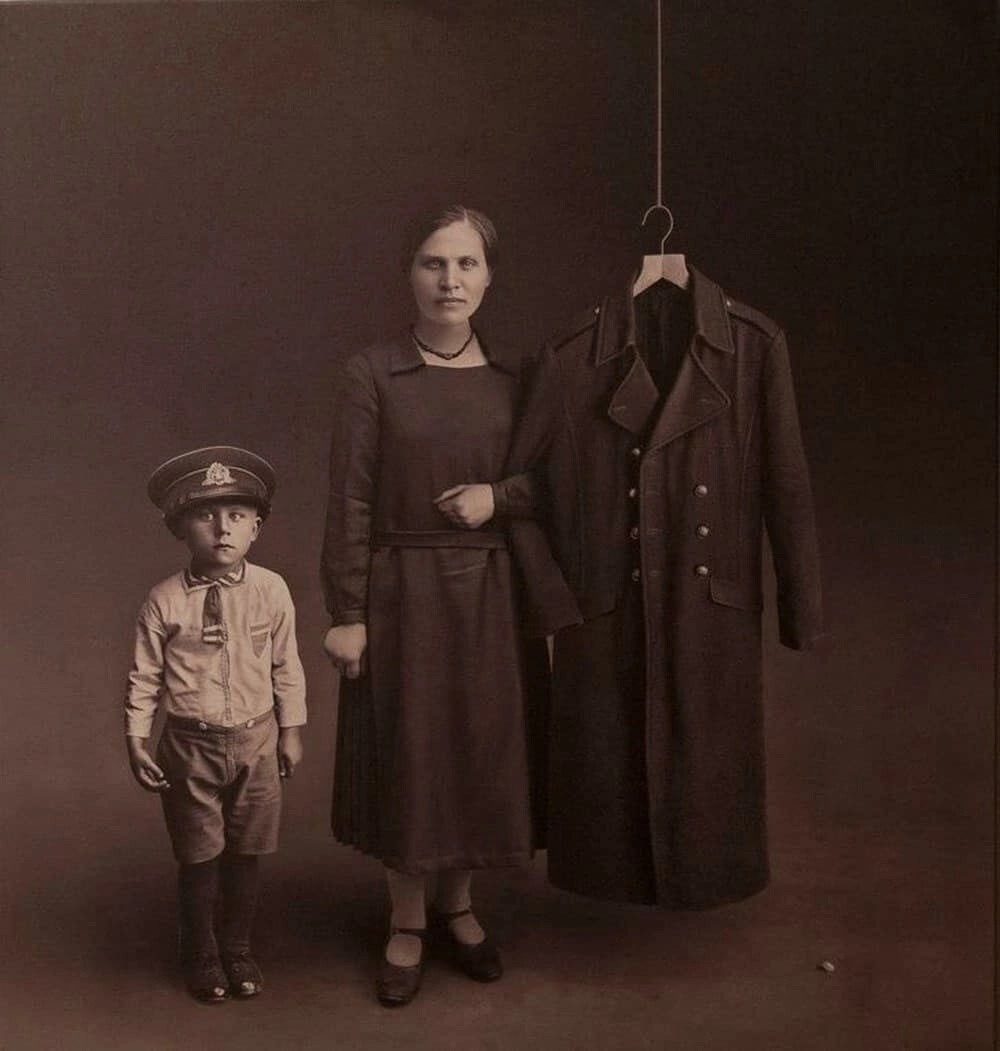 2. Фотография на память о пропашем муже и отце, 1925 год