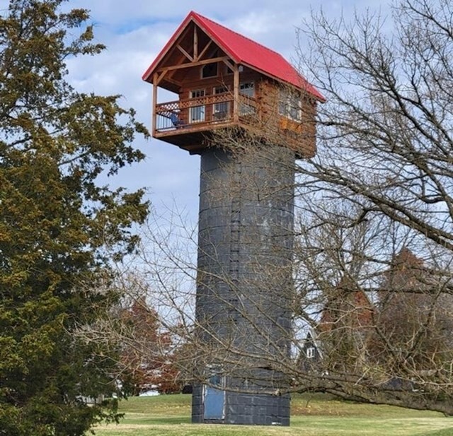 10. Дом на бывшей водонапорной башне