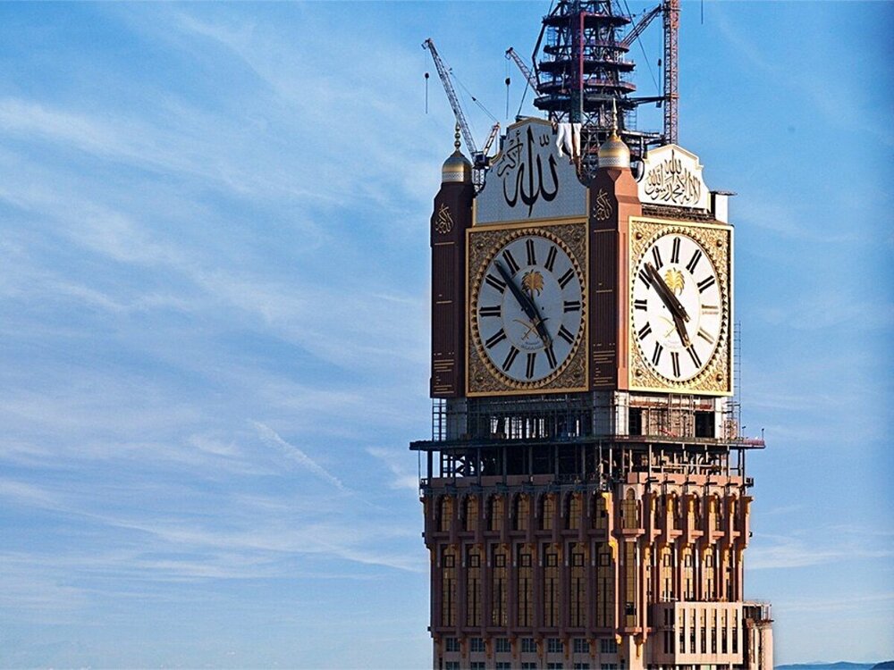 Где находятся самые большие в мире часы и почему нас туда не пустят