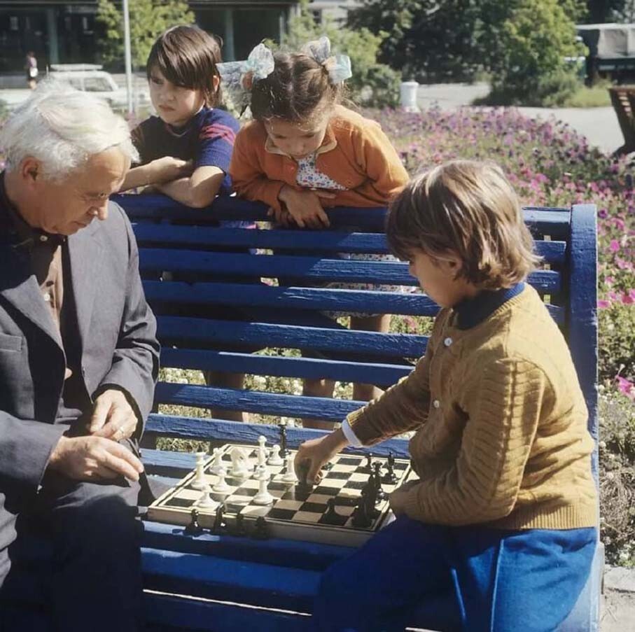 Поединок на скамейке в парке, 1973 год