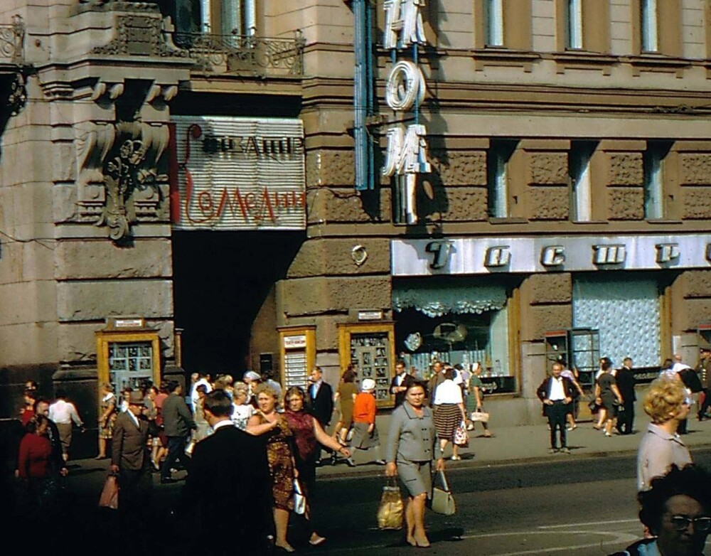 Елисеевский магазин и Театр Комедии на Невском проспекте, 1968 год