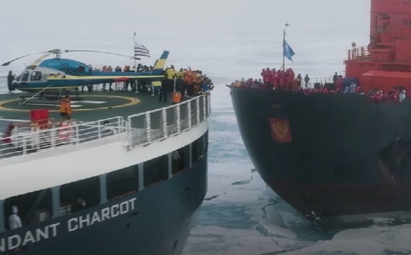 На Северном полюсе российский фотограф снял встречу атомного ледокола с французским круизным судном