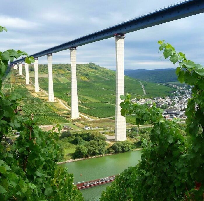 18. Гигантский мост в Германии высотой 158 метров и длиной 1,7 км