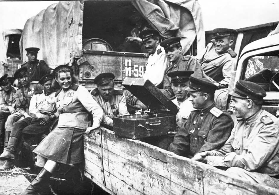 Возвращение солдат Советской Армии на родину. Румыния, 1945 год