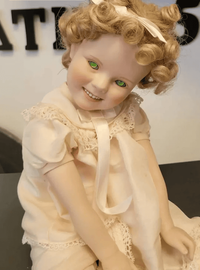 Жуткие куклы, которые выглядят так, будто они одержимы силами зла