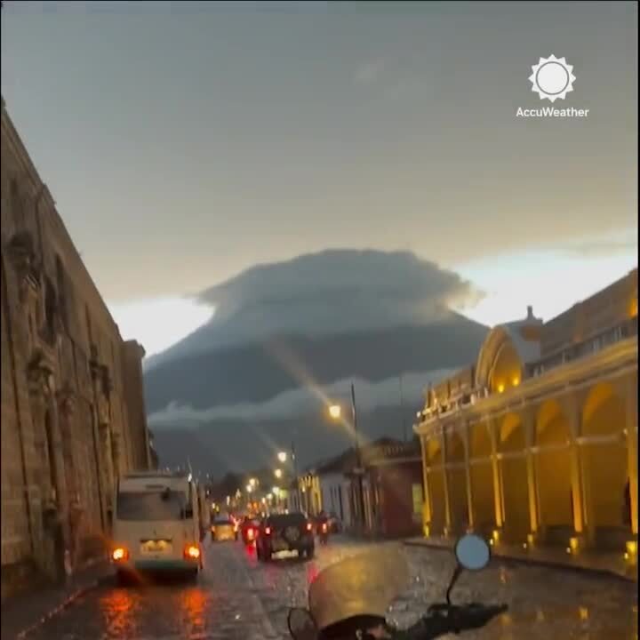 В Гватемале проснулся вулкан Акатенанго 