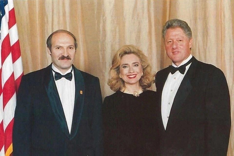 Александр Лукашенко, Хиллари и Билл Клинтоны. 1995 год