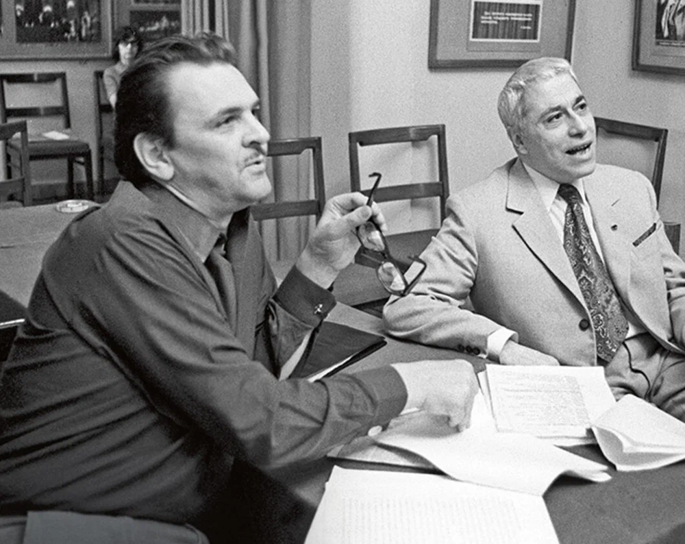 Юрий Яковлев и Евгений Симонов во время чтения пьесы перед постановкой, 1973 год