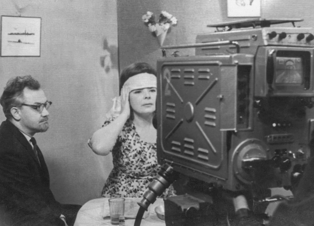 Борис Рунге и Ольга Аросева во время съемок передачи «Кабачок 13 стульев», август 1968 год