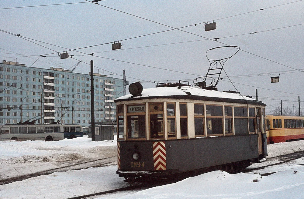 Служебный трамвай на конечной станции "Проспект Солидарности".